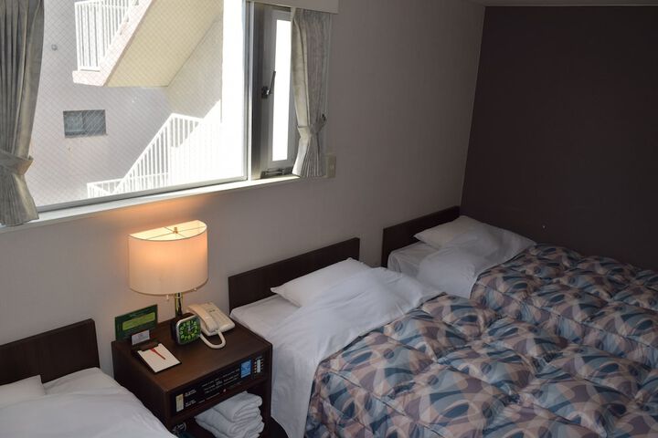 Room 28 of 81