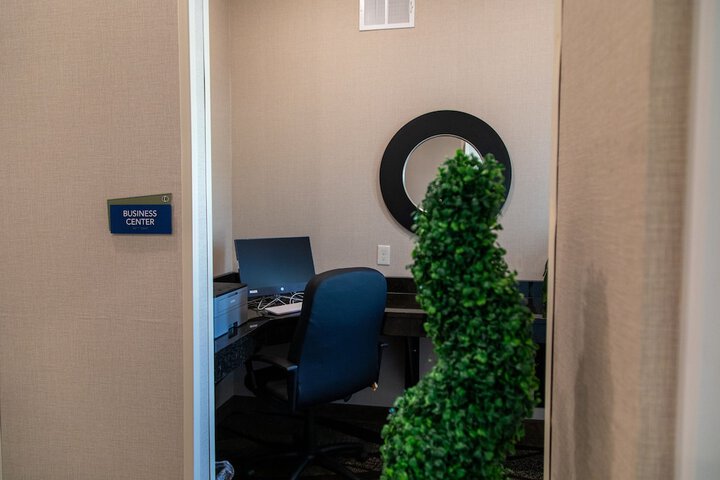 Business Center 44 of 48