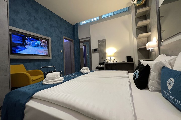 Room 28 of 194
