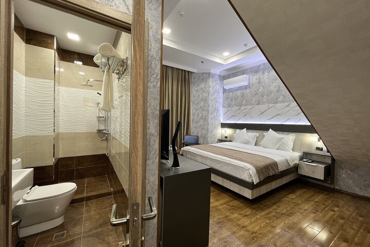 Room 89 of 95
