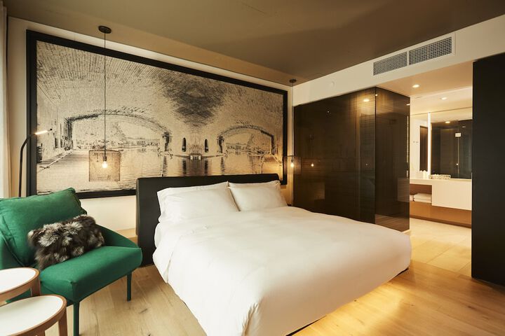 Room 3 of 44