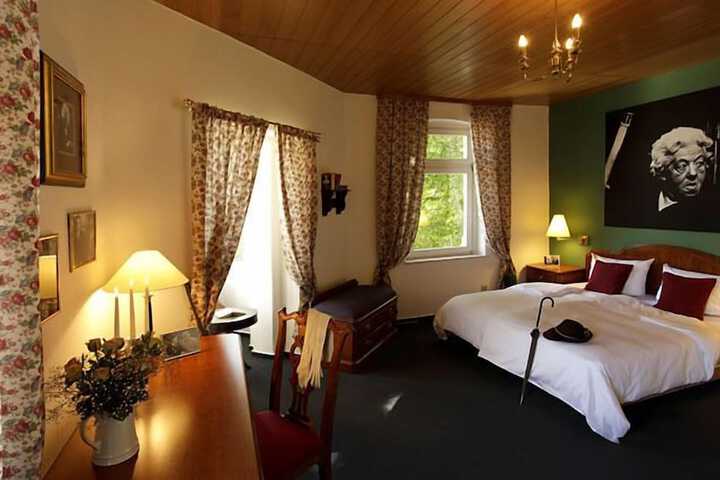 Room 4 of 42