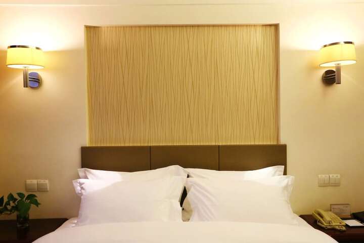 Room 4 of 24
