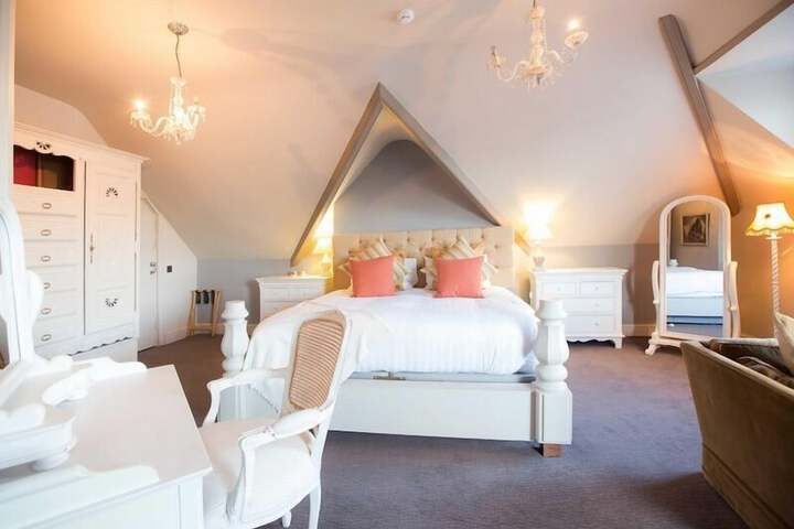 Room 4 of 36