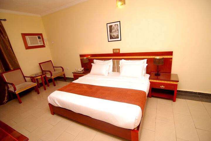 Room 14 of 82