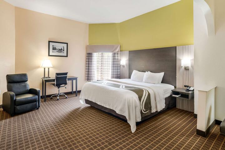 1 King Bed (21 of 22)