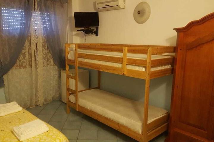 Room 4 of 16