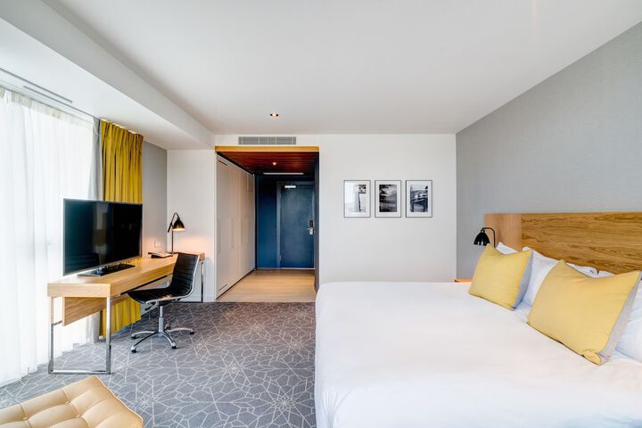 Room 14 of 82
