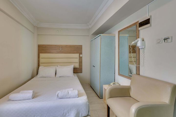 Room 20 of 102