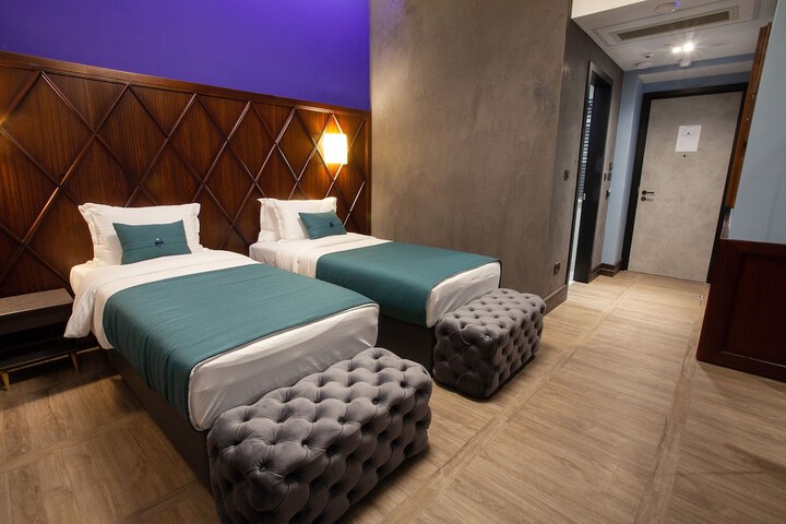 Room 10 of 46