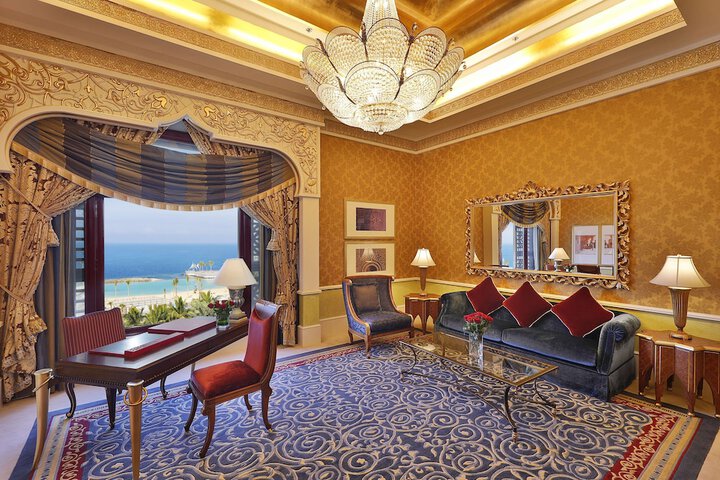 Room 11 of 80