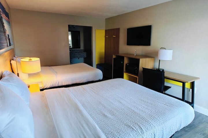 2 Double Beds (4 of 5)