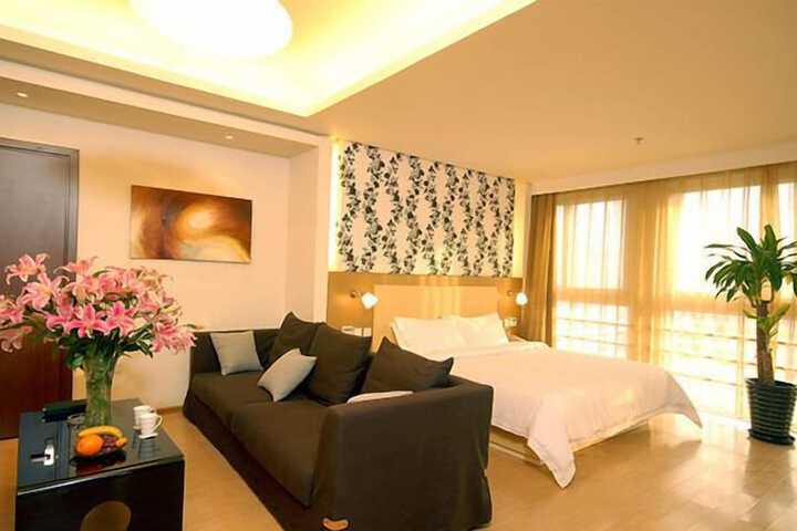 Room 6 of 16