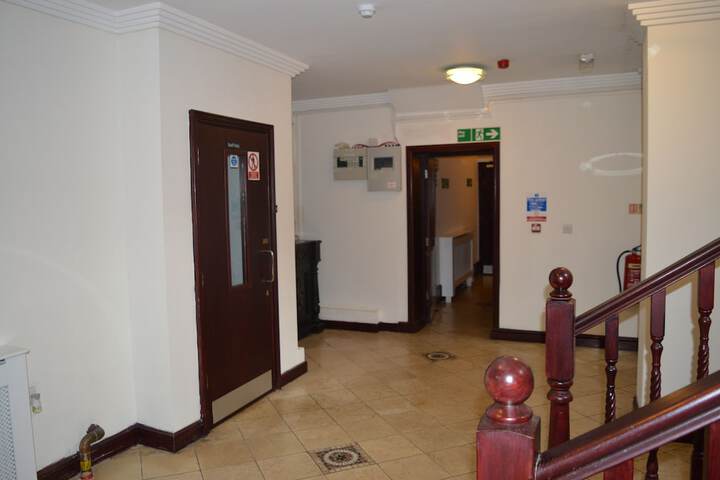 Ballroom/Hall 18 of 27