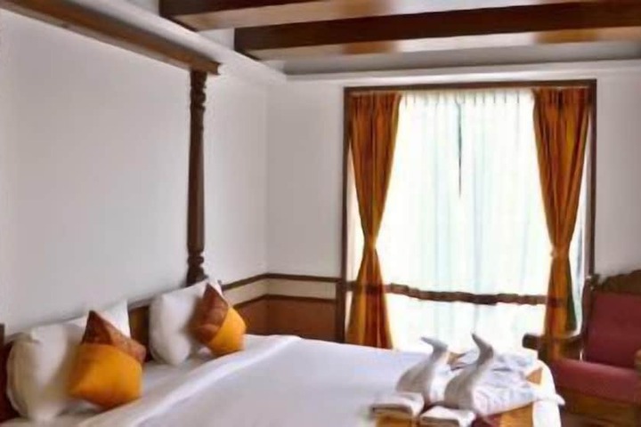 Room 10 of 28