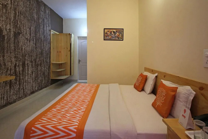 Room 2 of 17