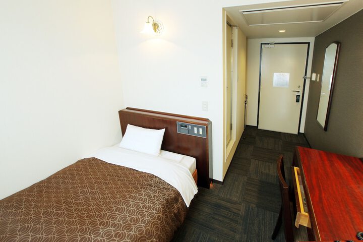 Room 16 of 122
