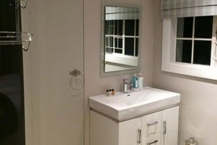 Room 6 of 164
