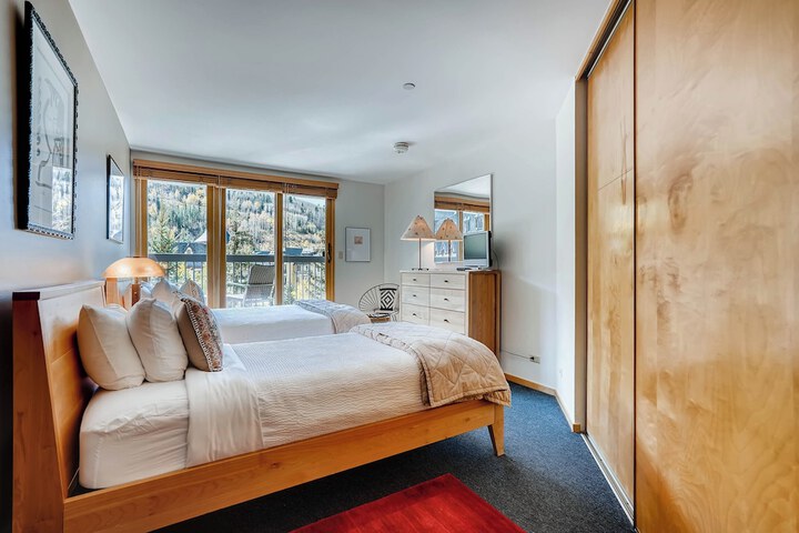 Room 18 of 215