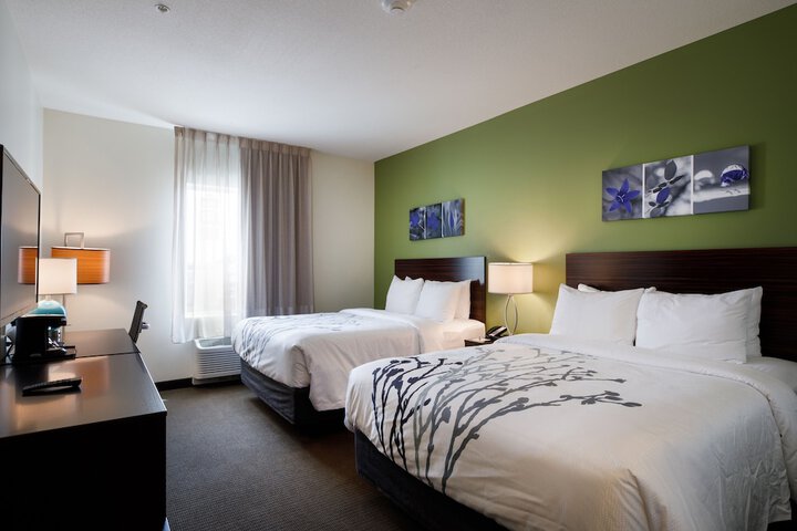 2 Queen Beds (6 of 15)