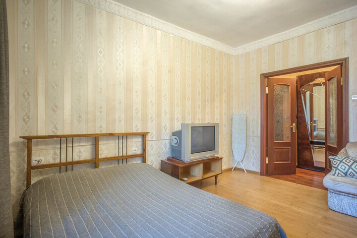 Room 10 of 17
