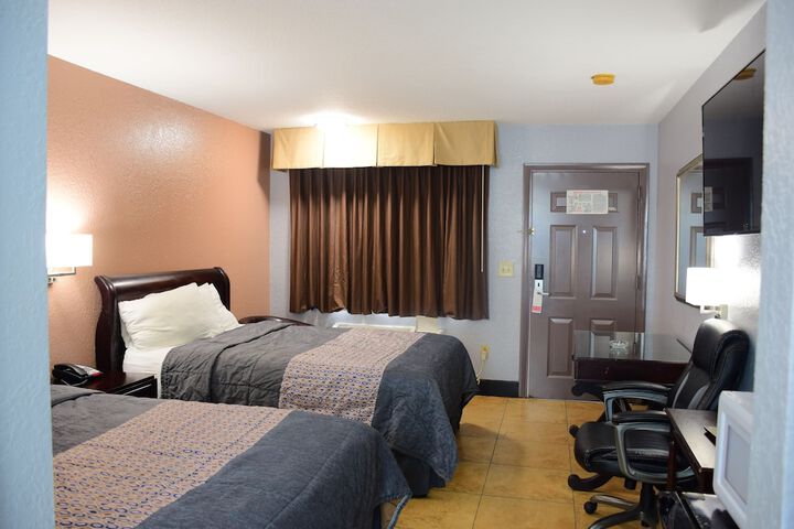 2 Double Beds (9 of 10)