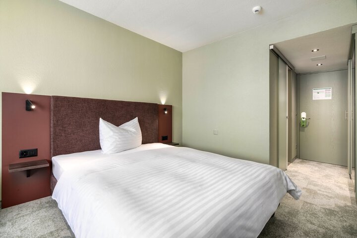 Room 10 of 37