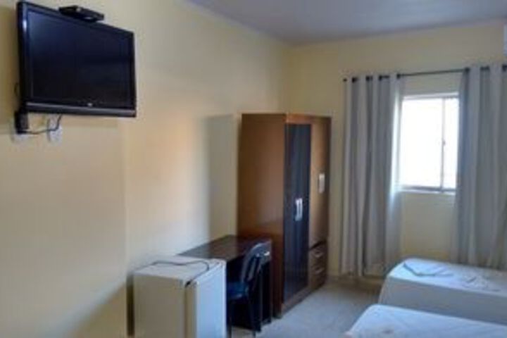 Room 4 of 19