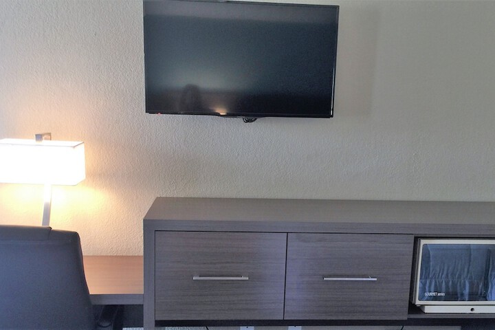 Room 6 of 42