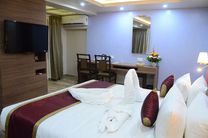 Room 5 of 11