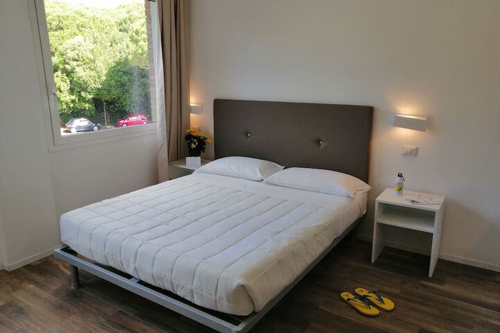 Room 12 of 227