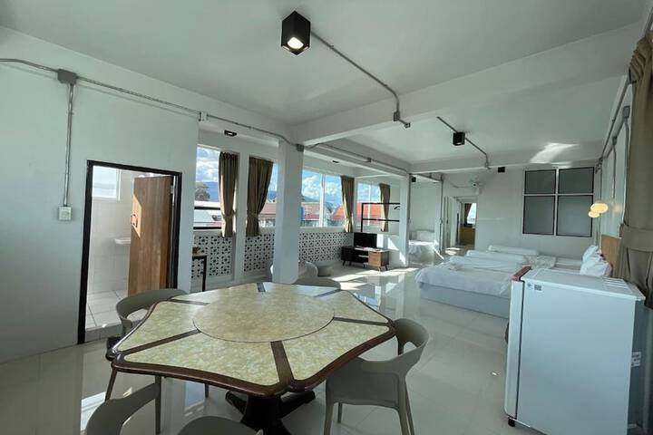 Room 8 of 77