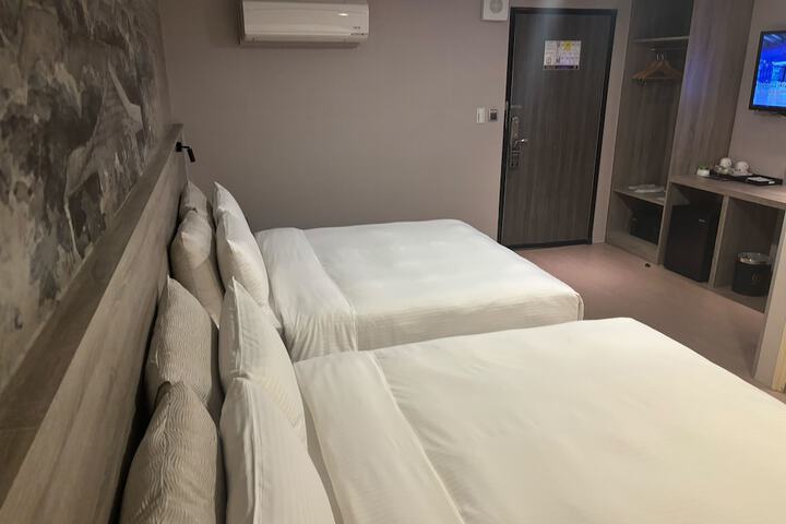 Room 41 of 77