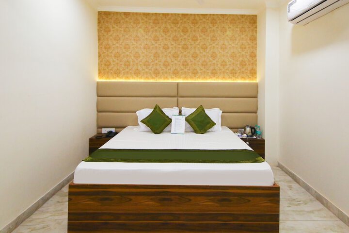 Room 9 of 21