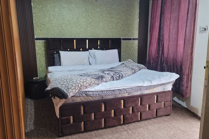 Room 4 of 36