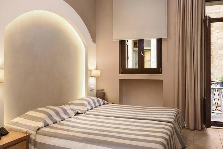 Room 3 of 16