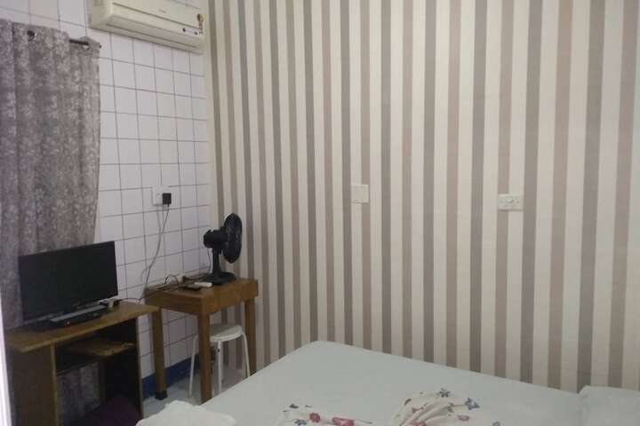 Room 7 of 8