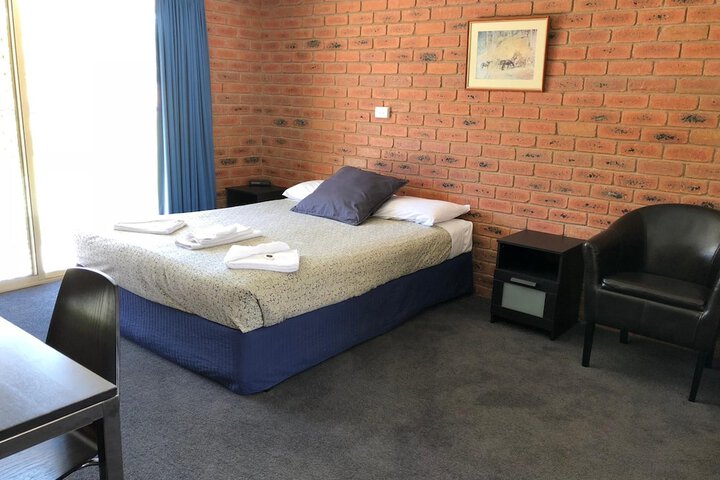 Room 5 of 32
