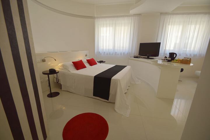 Room 5 of 68