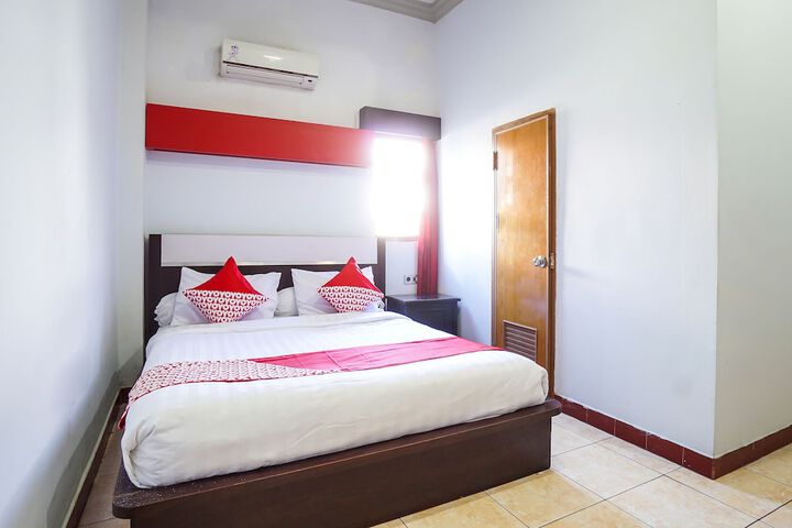 Room 7 of 32