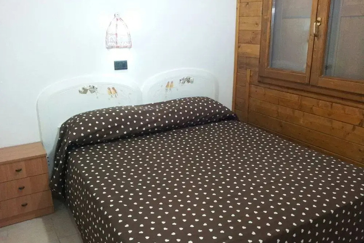 Room 5 of 18