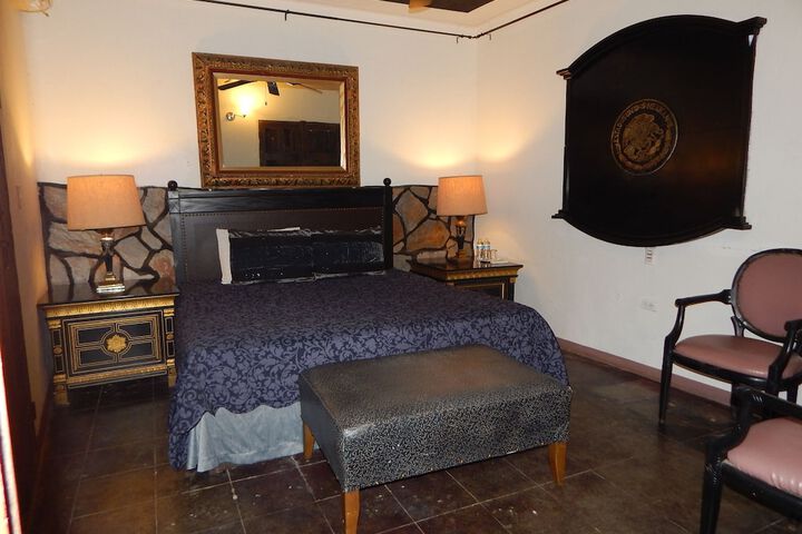 Room 27 of 54