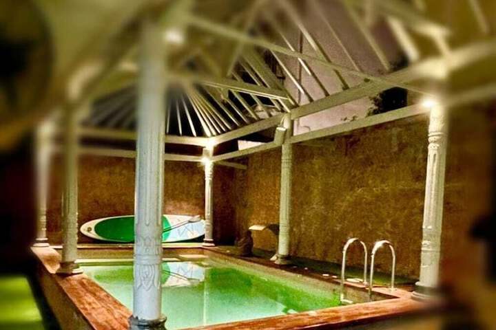 Hotel with Pool