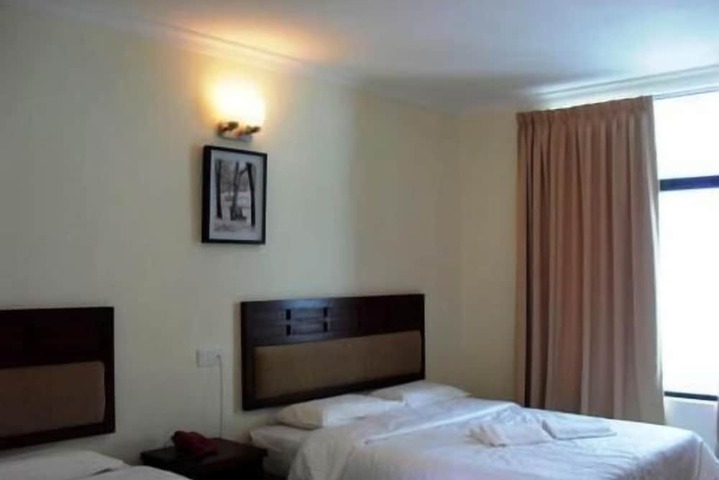 Room 9 of 38