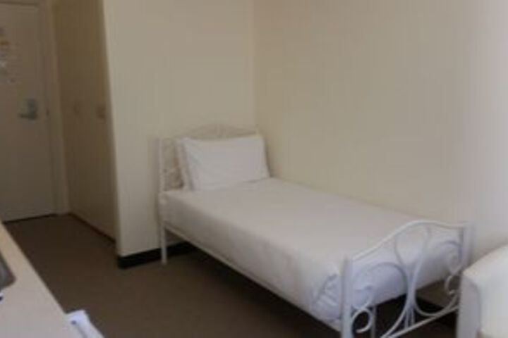 Room 9 of 10