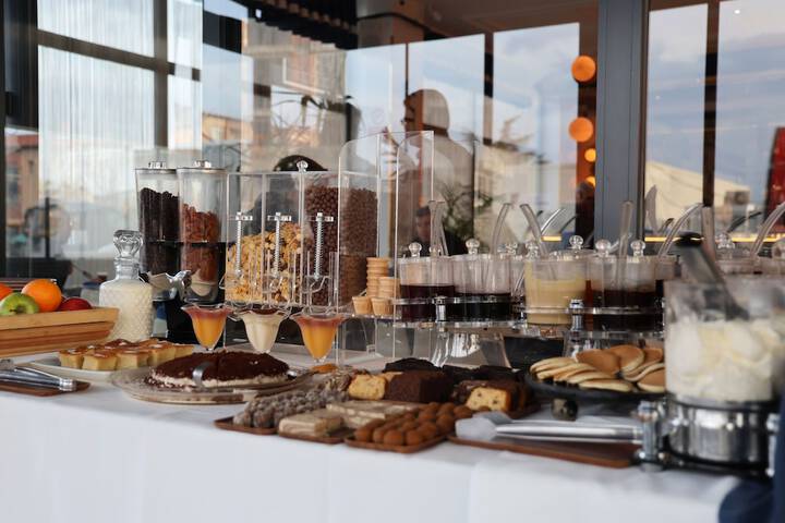 Dining 40 of 62