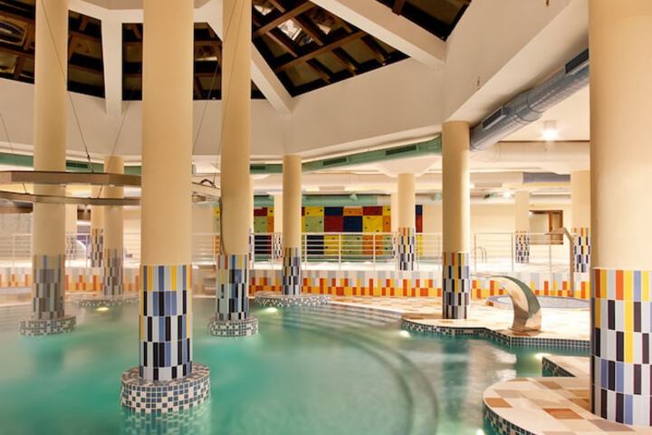 Pools & Facilities
