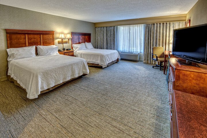2 Queen Beds Hearing Accessible (9 of 13)
