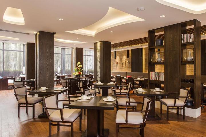 Dining 5 of 7
