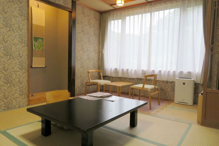Room 13 of 102